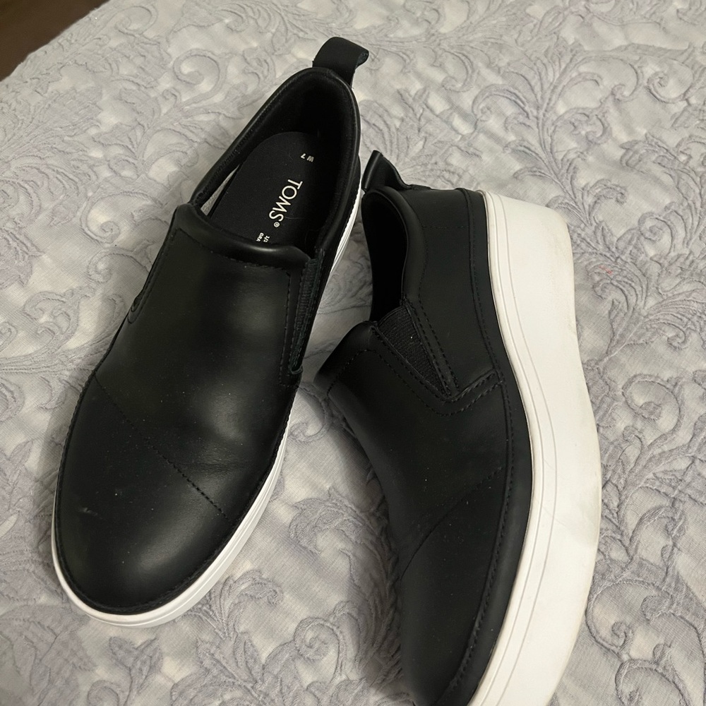 Platform TOMS 7. Black. Worn once.